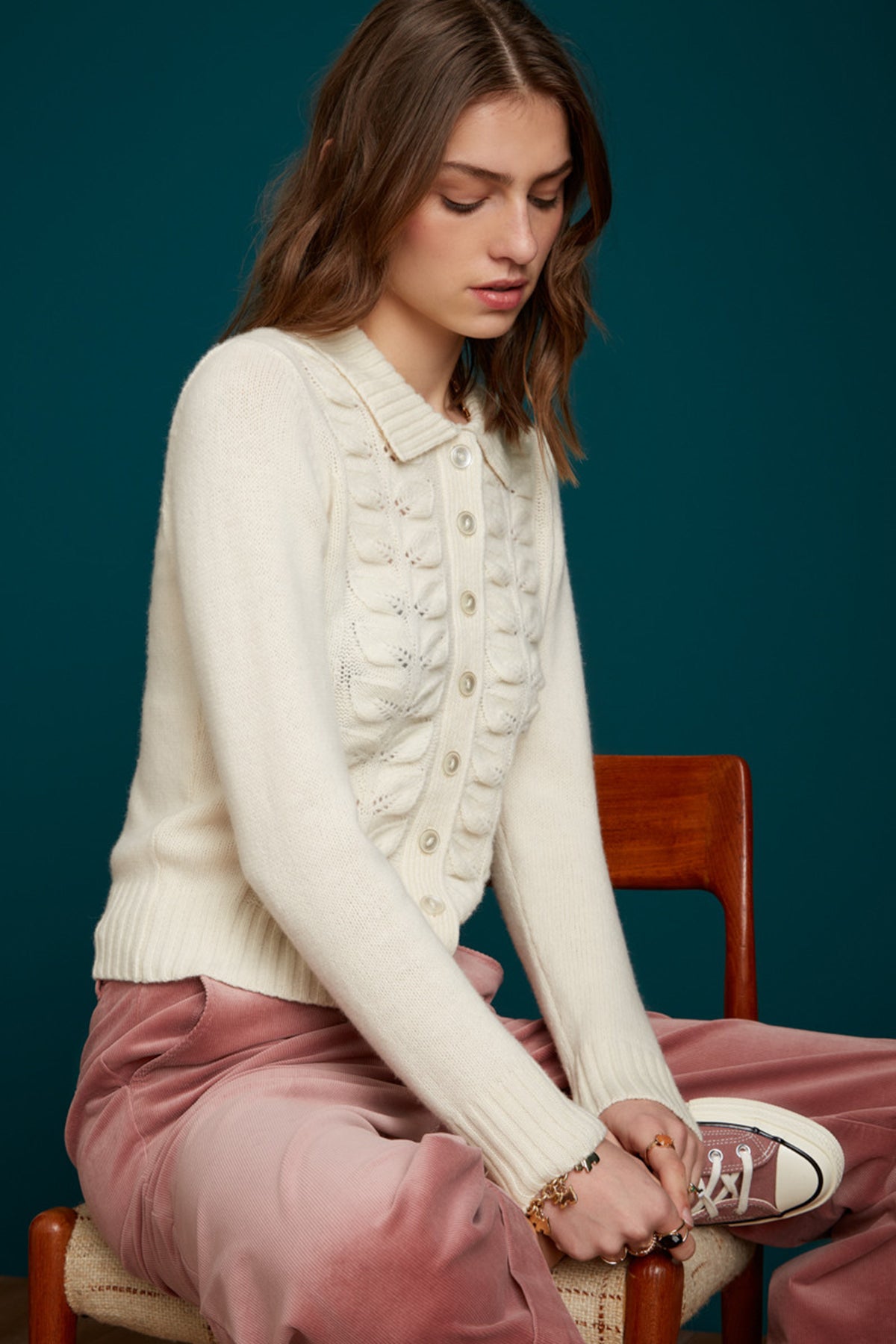 King_Louie_CUSTARD_Vintage_BLATTMUSTER_Langarm_CARDIGAN_Strickjacke_Creme_killer_kirsche_2