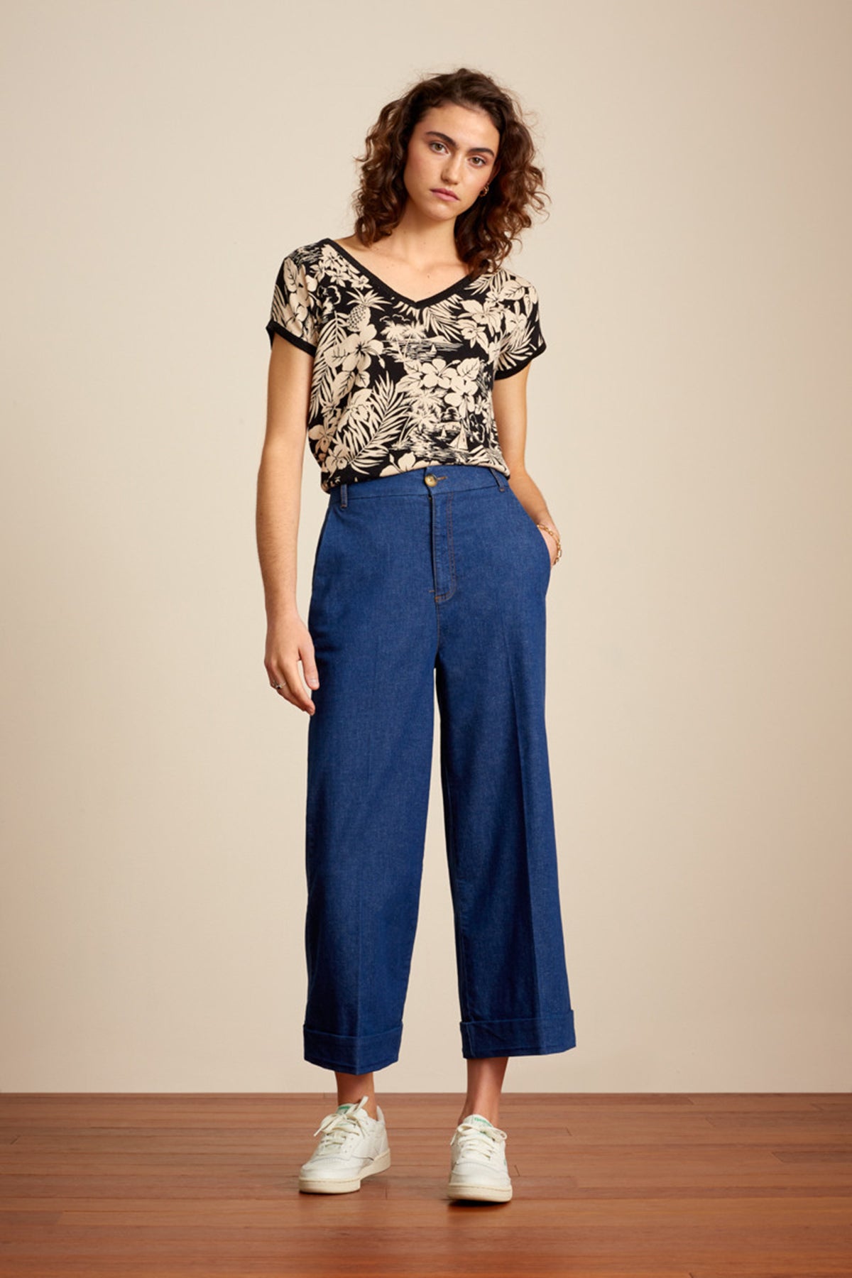 King_Louie_DEEP_V_CARAMBOLA_Tropical_HIBISKUS_Ananas_Feinstrick_Kurzarm_SHIRT_Oberteil_Killer_Kirsche-3