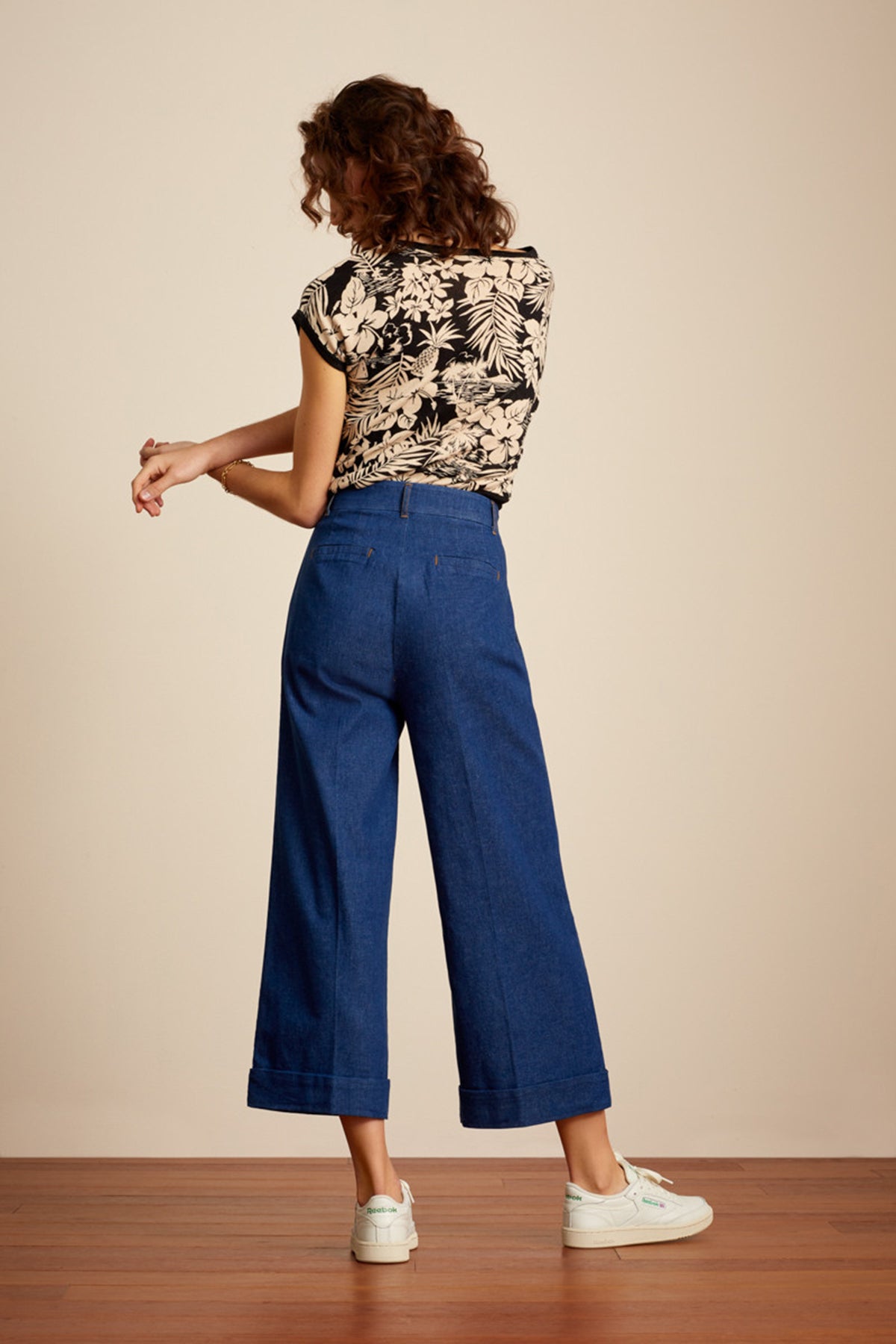 King_Louie_DEEP_V_CARAMBOLA_Tropical_HIBISKUS_Ananas_Feinstrick_Kurzarm_SHIRT_Oberteil_Killer_Kirsche-4