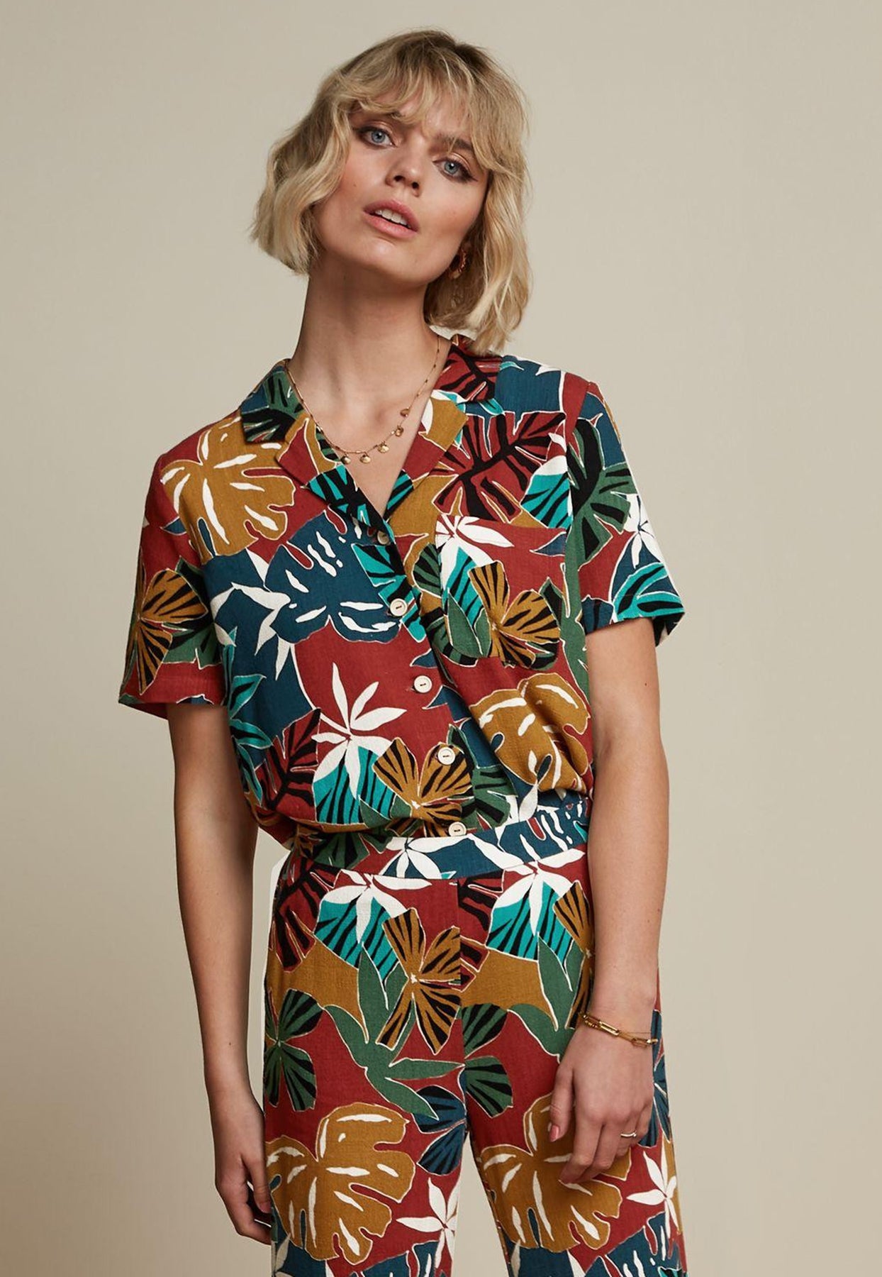 King_Louie_ELLA_MOCA__Tropical_Hibiskus_PALMEN_Kurzarm_BLUSE_Hawaii_Hemd_killer_kirsche_2