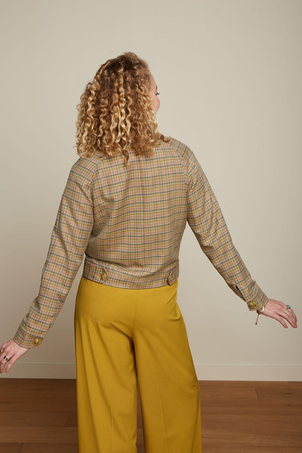 King_Louie_ELLA_SIREN_CHECK_Retro_PEPITA_Knoepfe_Karomuster_BASEBALL_JACKET_Killer_Kirsche-24Pp7B5a9YOUeL