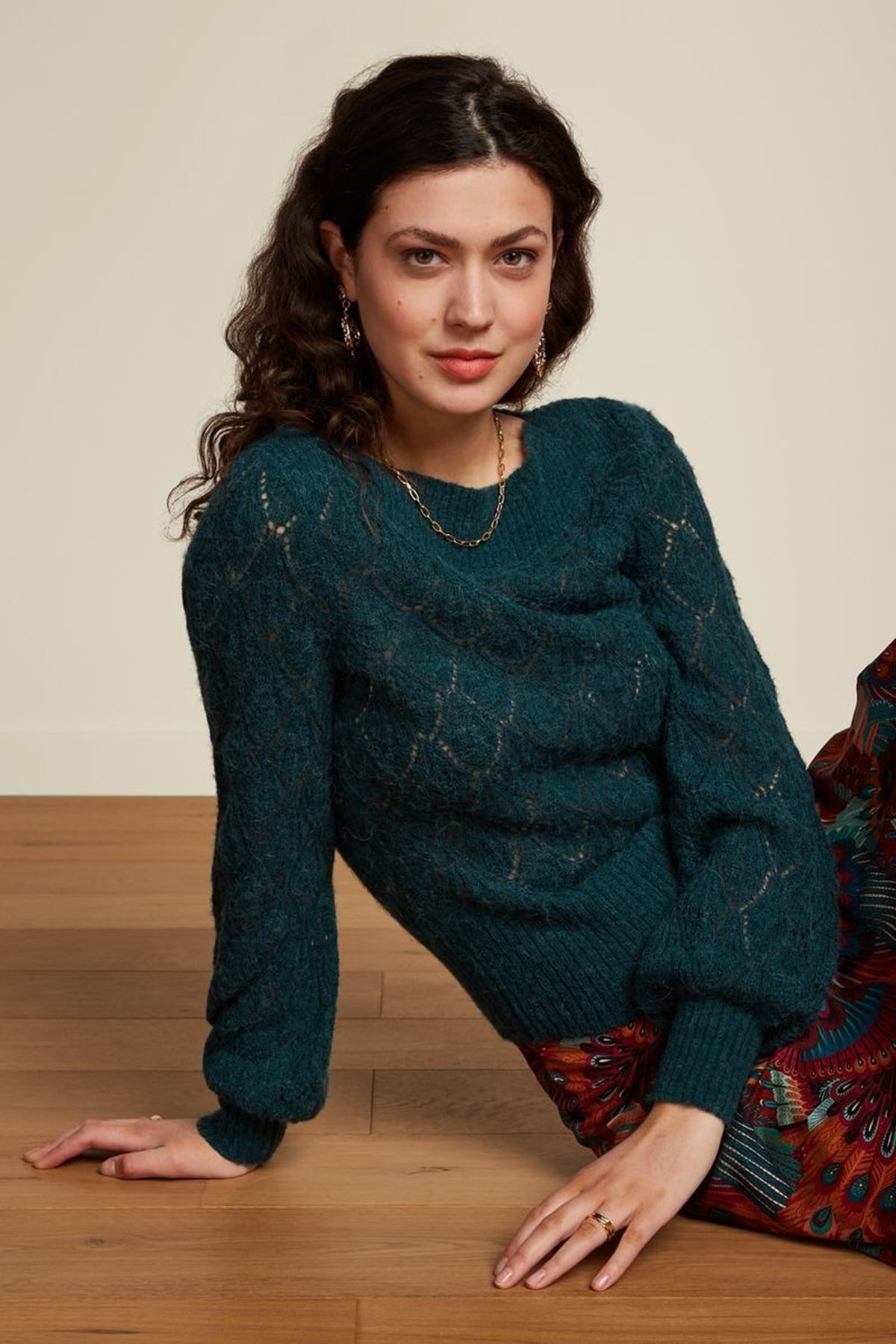 King_Louie_ERIN_BELL_TOSCA_Lochmuster_ALPAKA_Langarm_PULLOVER_Oberteil_killer_kirsche_1