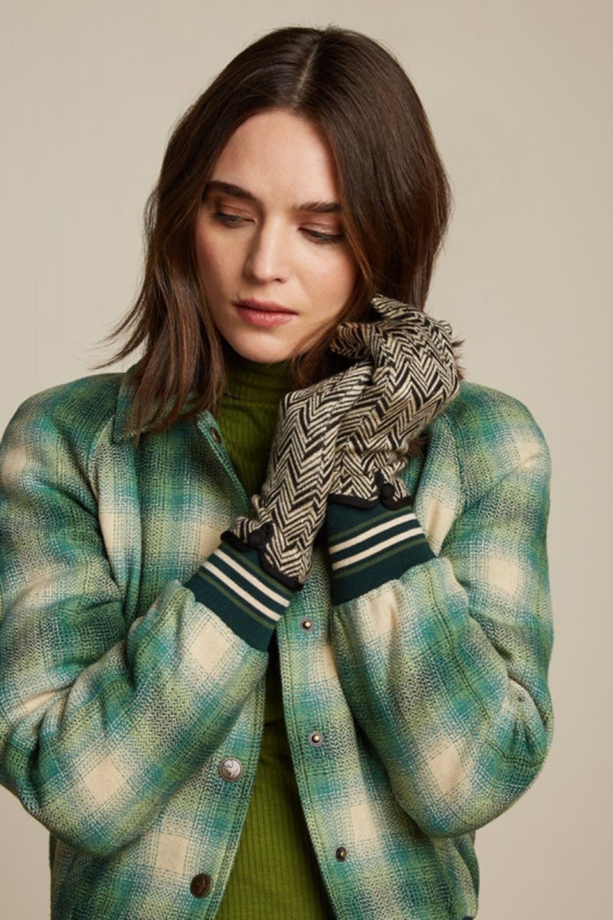 King_Louie_GLOVE_FACET_Retro_GLITZER_Jacquard_CHEVRON_Feinstrick_Handschuhe_Killer_Kirsche-2QS0rP1hhSsC7E