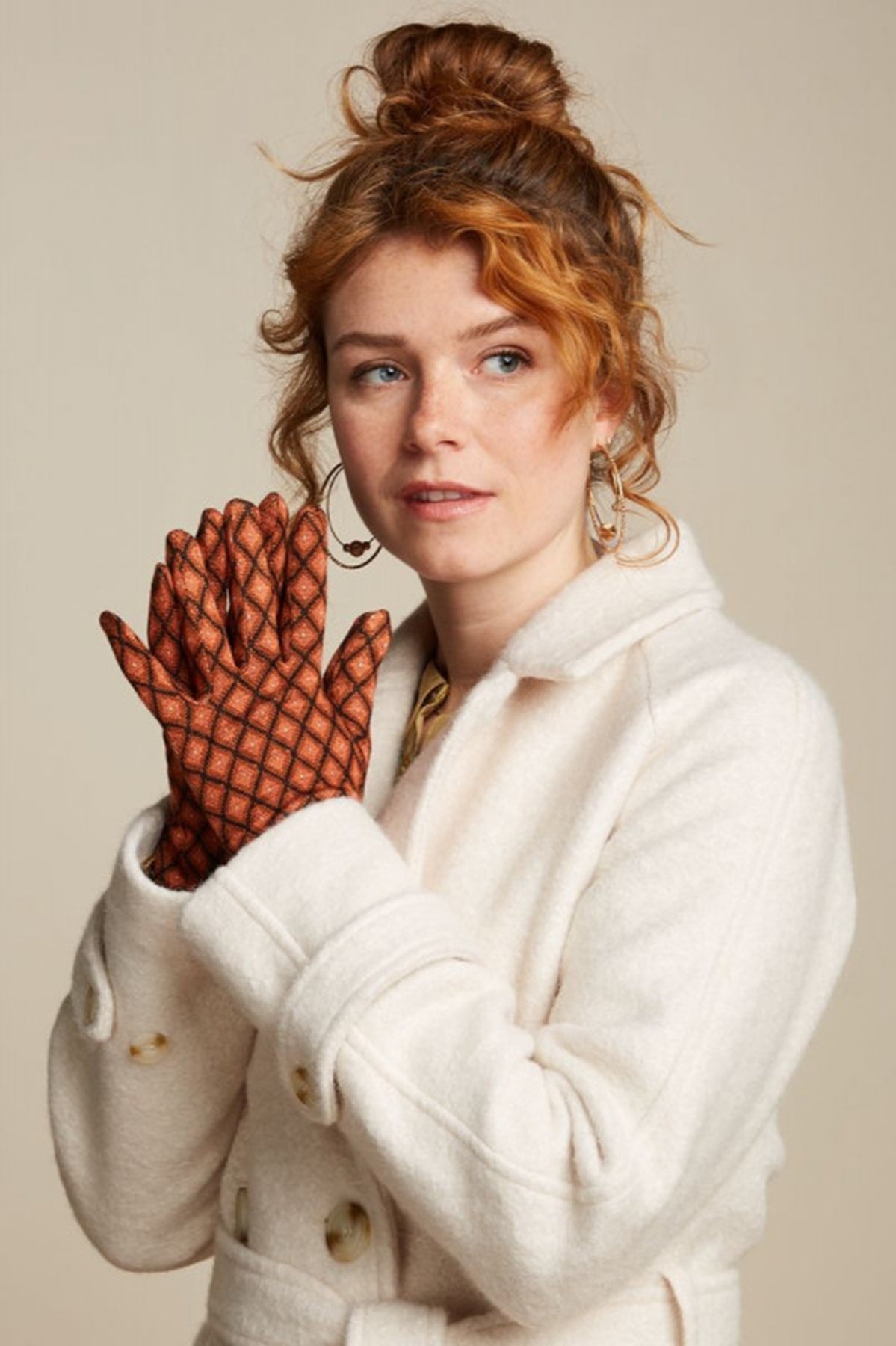 King_Louie_GLOVE_MAGNET_Retro_JACQUARD_DIAMOND_Feinstrick_Handschuhe_Orange_Killer_Kirsche-2