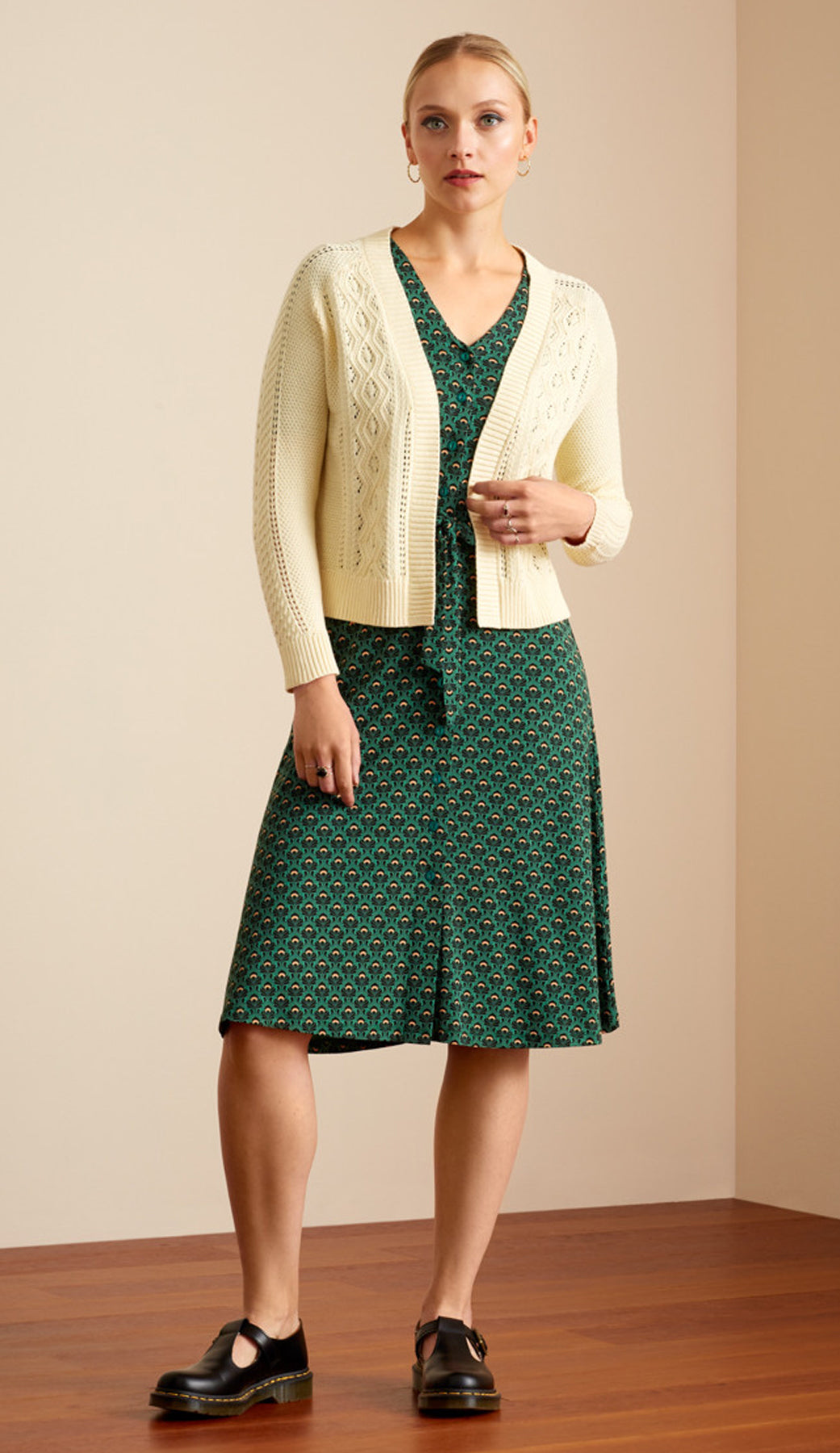 King_Louie_Gibson_Vintage_Lochmuster_Langarm_V-NECK_Knit_Strickjacke_Loos_Fit_CARDIGAN_-__Ivory_killer_kirsche_2cEeE7tDeSTDAA