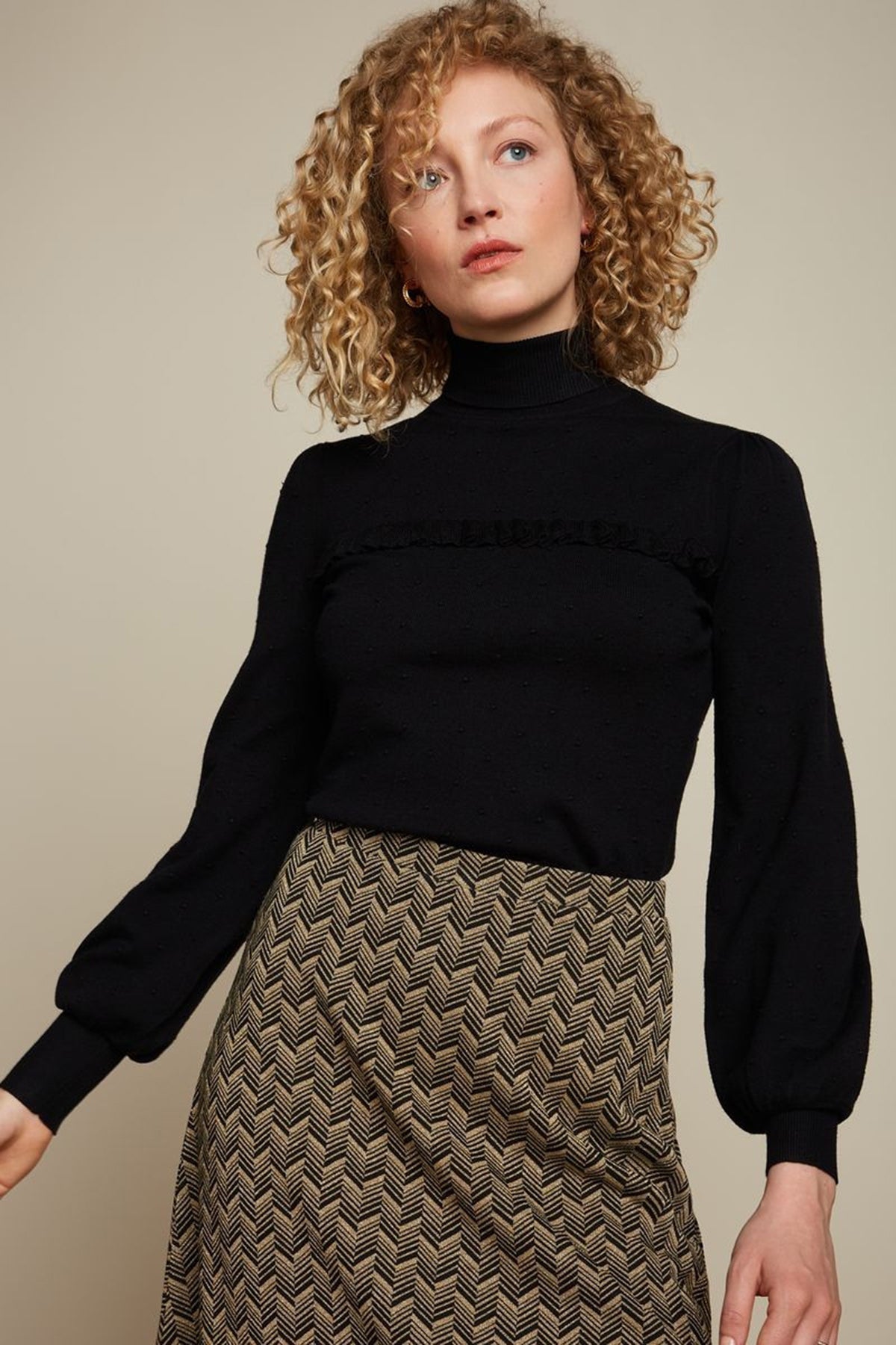 King_Louie_JADA_DROPLET_Vintage_RUFFEL_Rueschen_ROLLKRAGEN_Langarm_PULLOVER_Oberteil_-_Schwarz_killer_kirsche_180QIjRK53qf0Q