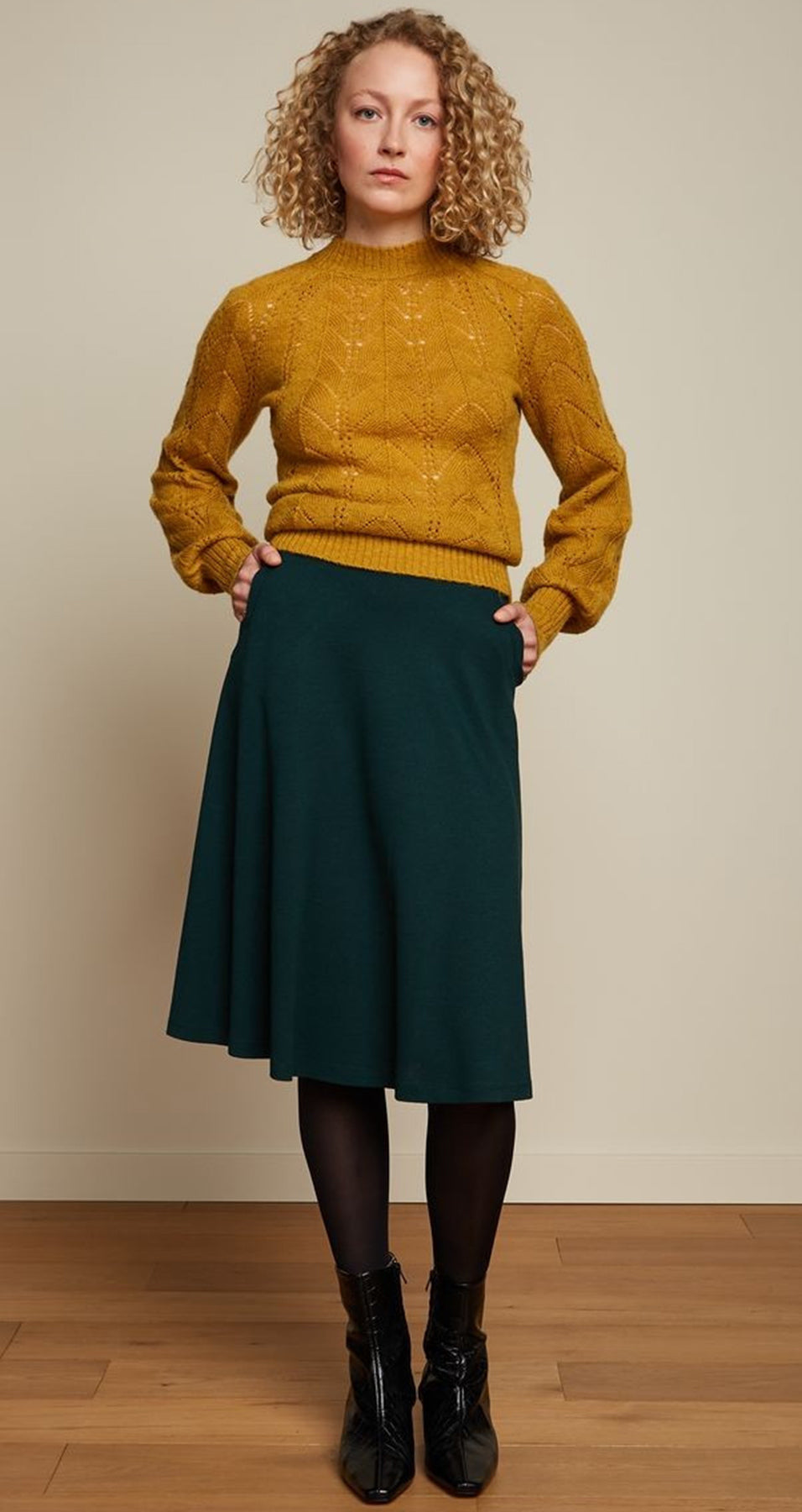 King_Louie_JOANIE_FARFALLE_Lochmuster_WOLL_Langarm_PULLOVER_Oberteil_-_Sunset_Yellow_killer_kirsche_2