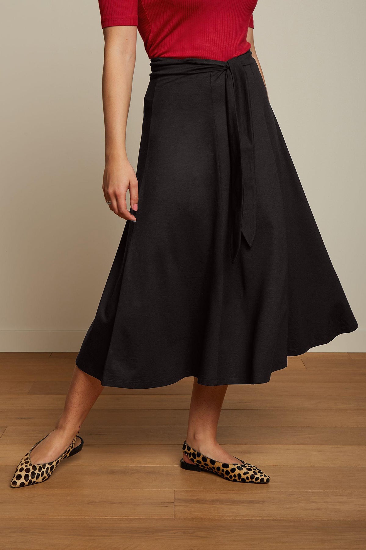 King_Louie_JUDY_CLASSIC_Tie_HIGH_WAIST_Swing_A-Linie_SKIRT_Rock_Schwarz_Killer_Kirsche-2
