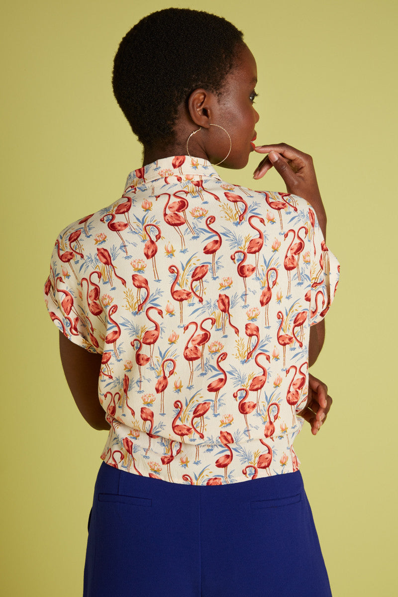 King_Louie_Knot_Blouse_Sonny_Tropical_Hibiskus_Flamingo_Kurzarm_BLUSE_Hawaii_Hemd_killer_kirsche_3hHWVkoySYO82w