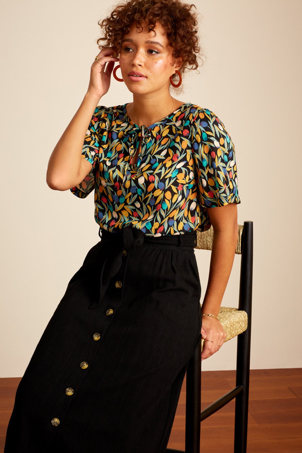 King_Louie_LOLA_HOOPER_Vintage_HIGH_WAIST_Buttton_A-Linie_SKIRT_Rock_Schwarz_Killer_Kirsche-2