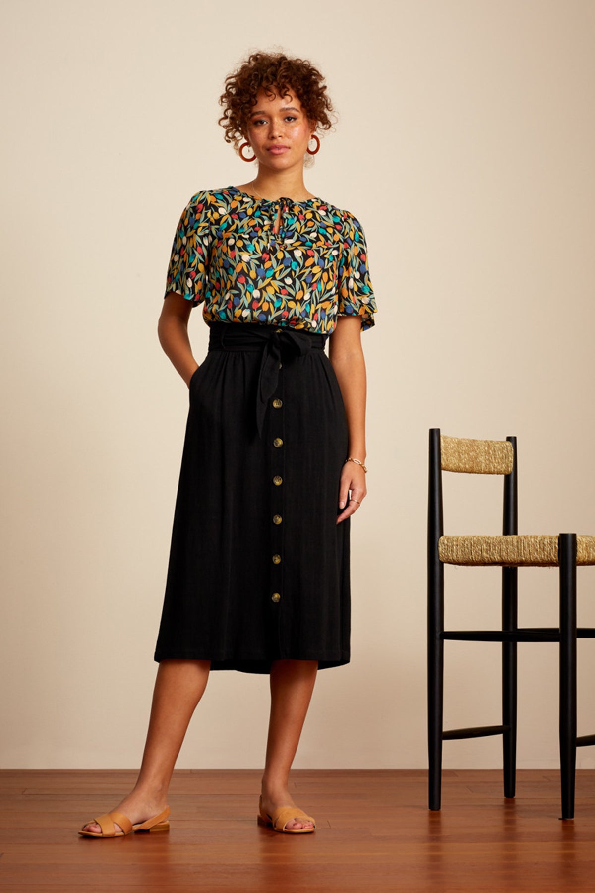 King_Louie_LOLA_HOOPER_Vintage_HIGH_WAIST_Buttton_A-Linie_SKIRT_Rock_Schwarz_Killer_Kirsche-3