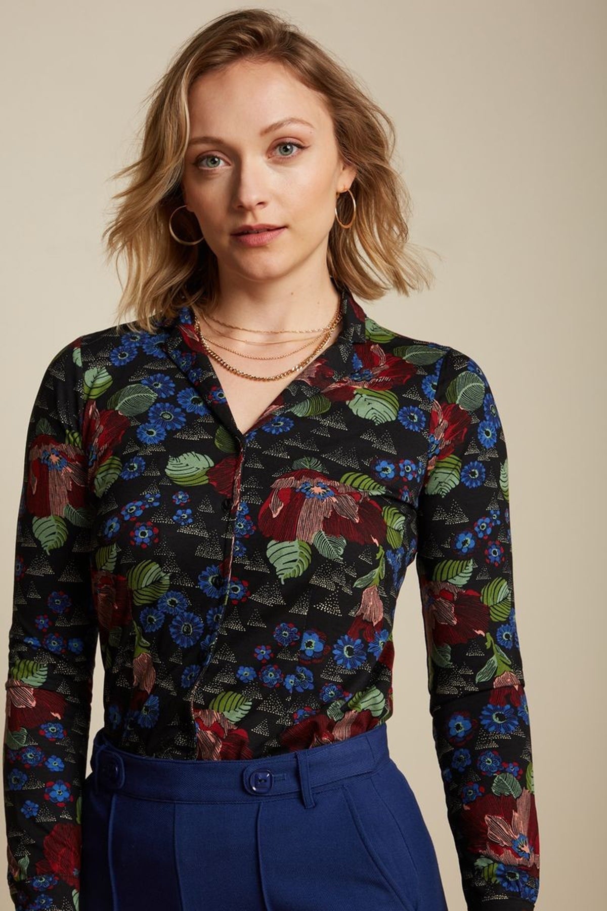 King_Louie_PATTY_RUBELL_Vintage_FLORAL_V-Neck_Langarm_HEMDBLUSE_Oberteil_killer_kirsche_2