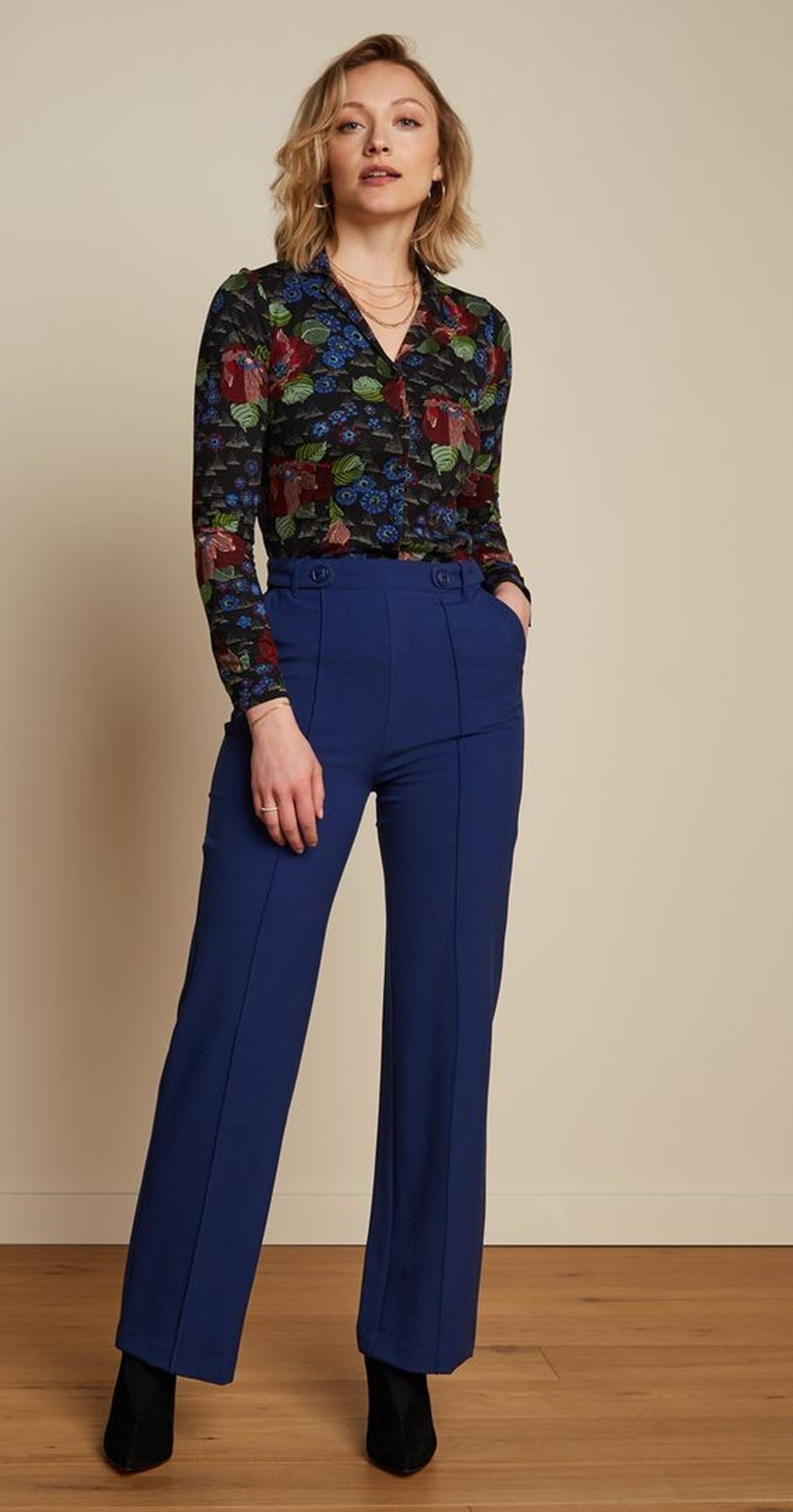 King_Louie_PATTY_RUBELL_Vintage_FLORAL_V-Neck_Langarm_HEMDBLUSE_Oberteil_killer_kirsche_3