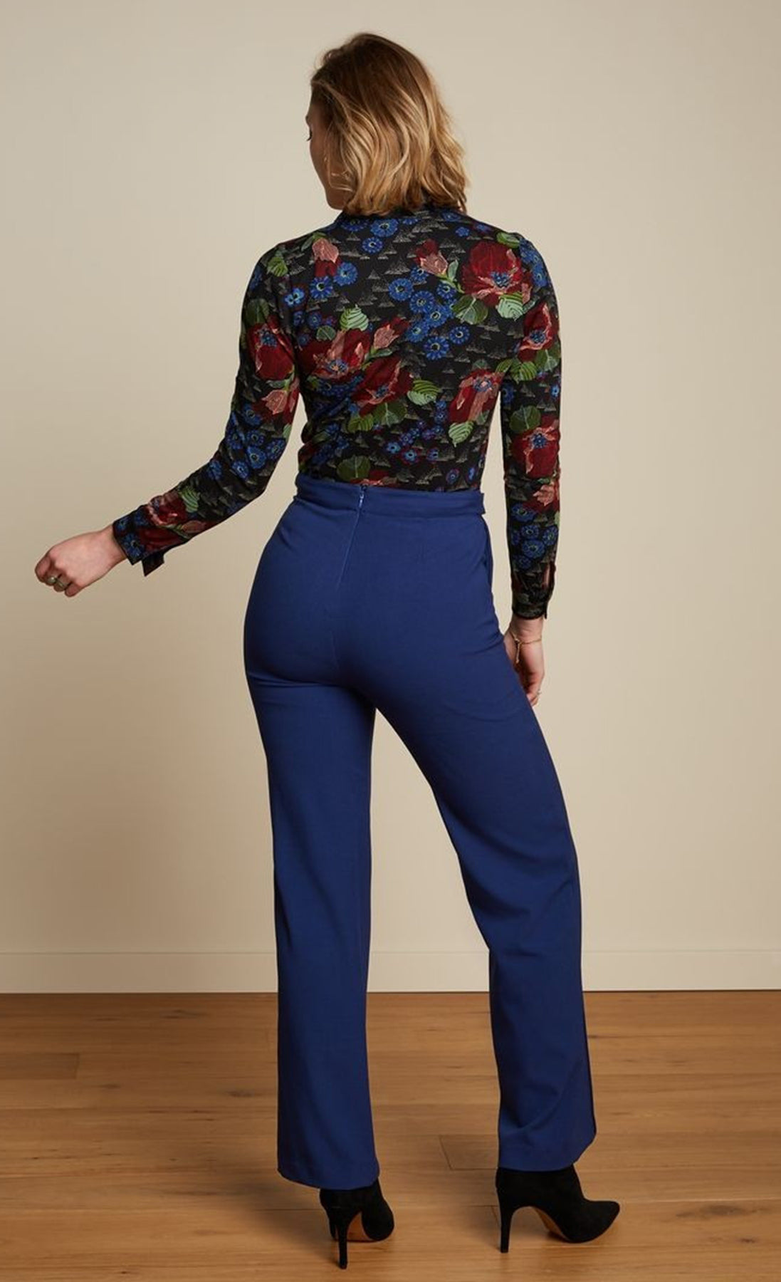 King_Louie_PATTY_RUBELL_Vintage_FLORAL_V-Neck_Langarm_HEMDBLUSE_Oberteil_killer_kirsche_4