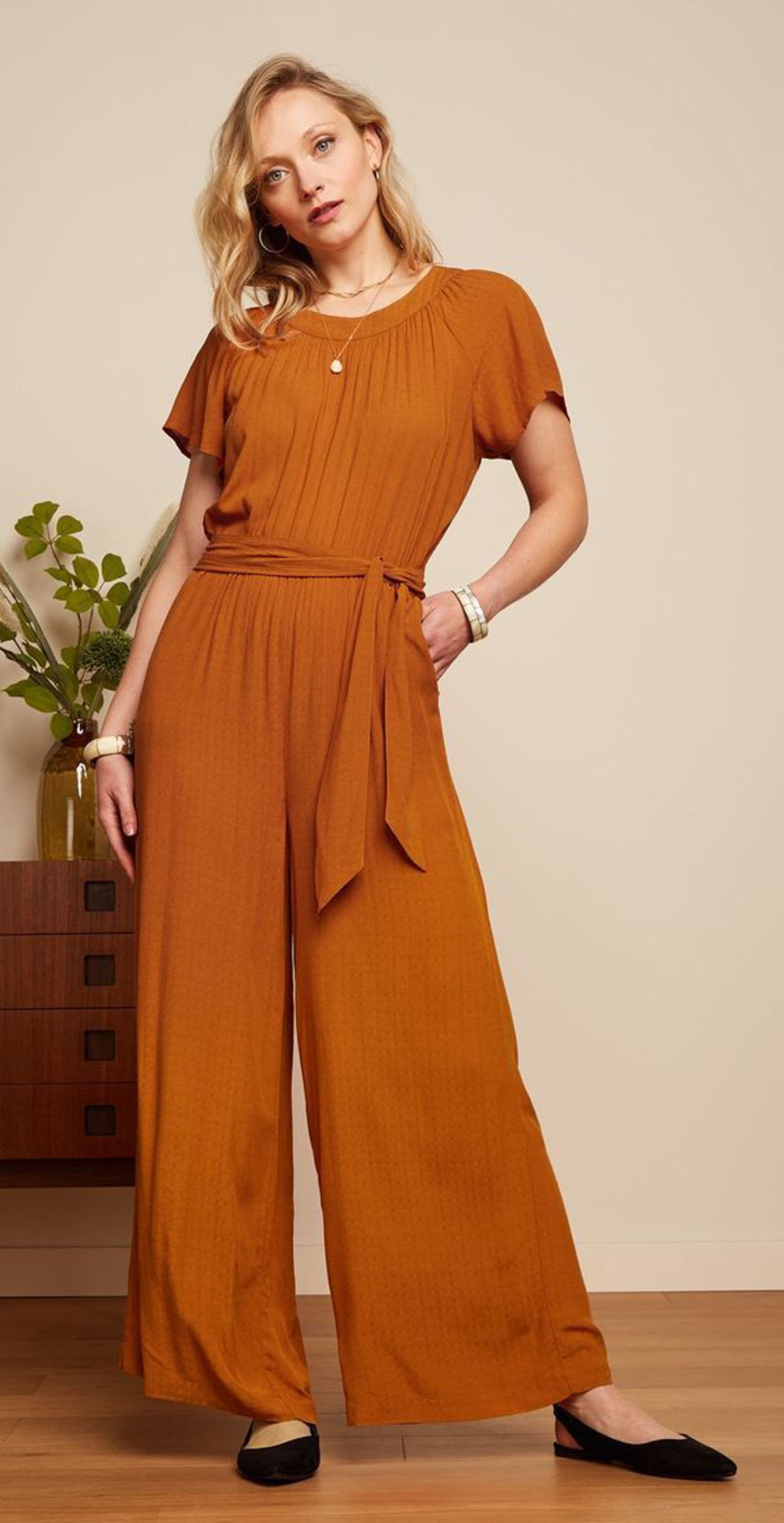 King_Louie_TALIA_TORTOISE_Vintage_Kurzarm_Relief_Puenktchen_JUMPSUIT_Overall_-_Caramel-3