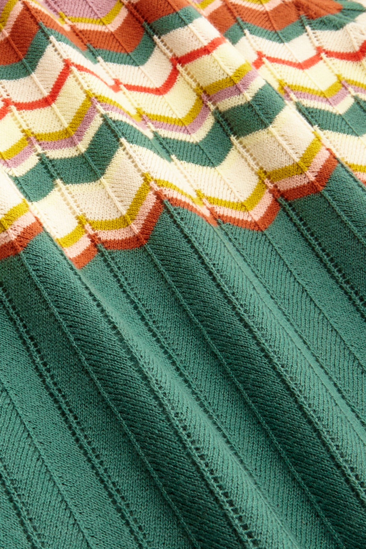 King_Louie_YOKE_PICADILLO_Lochmuster_FEINSTRICK_Kurzarm_SHIRT_Oberteil_Gruen_Killer_Kirsche-4