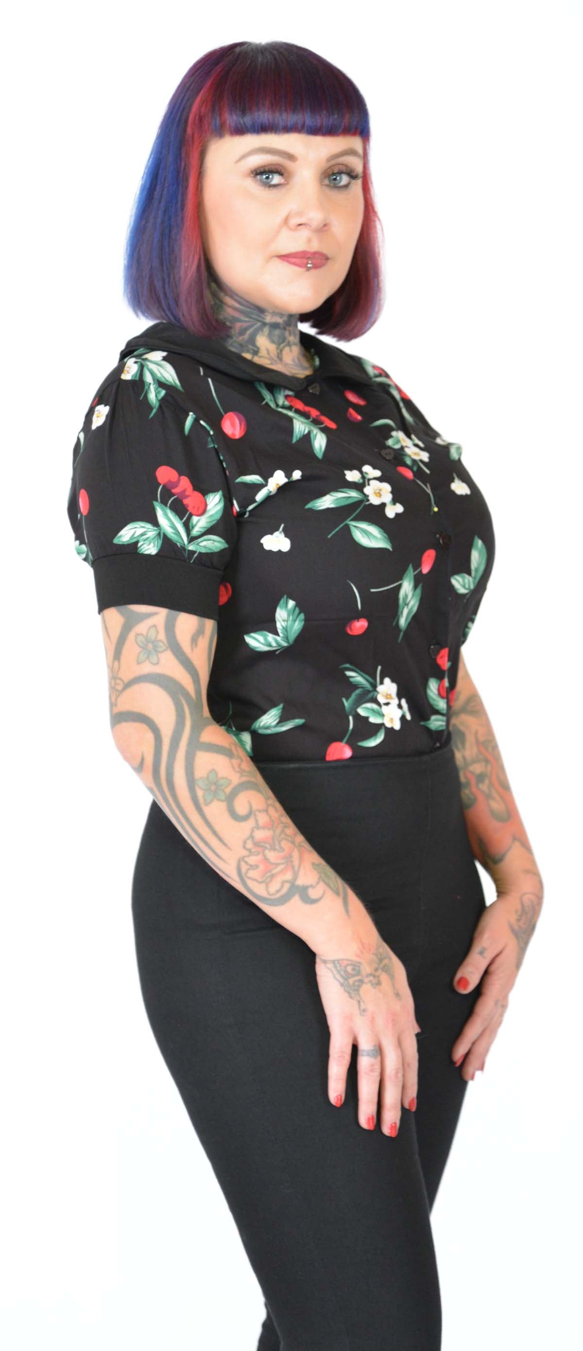 Kuestenluder_ZARIAH_Vintage_CHERRY_Kirschen_Kurzarm_BLUSE_Schwarz-4