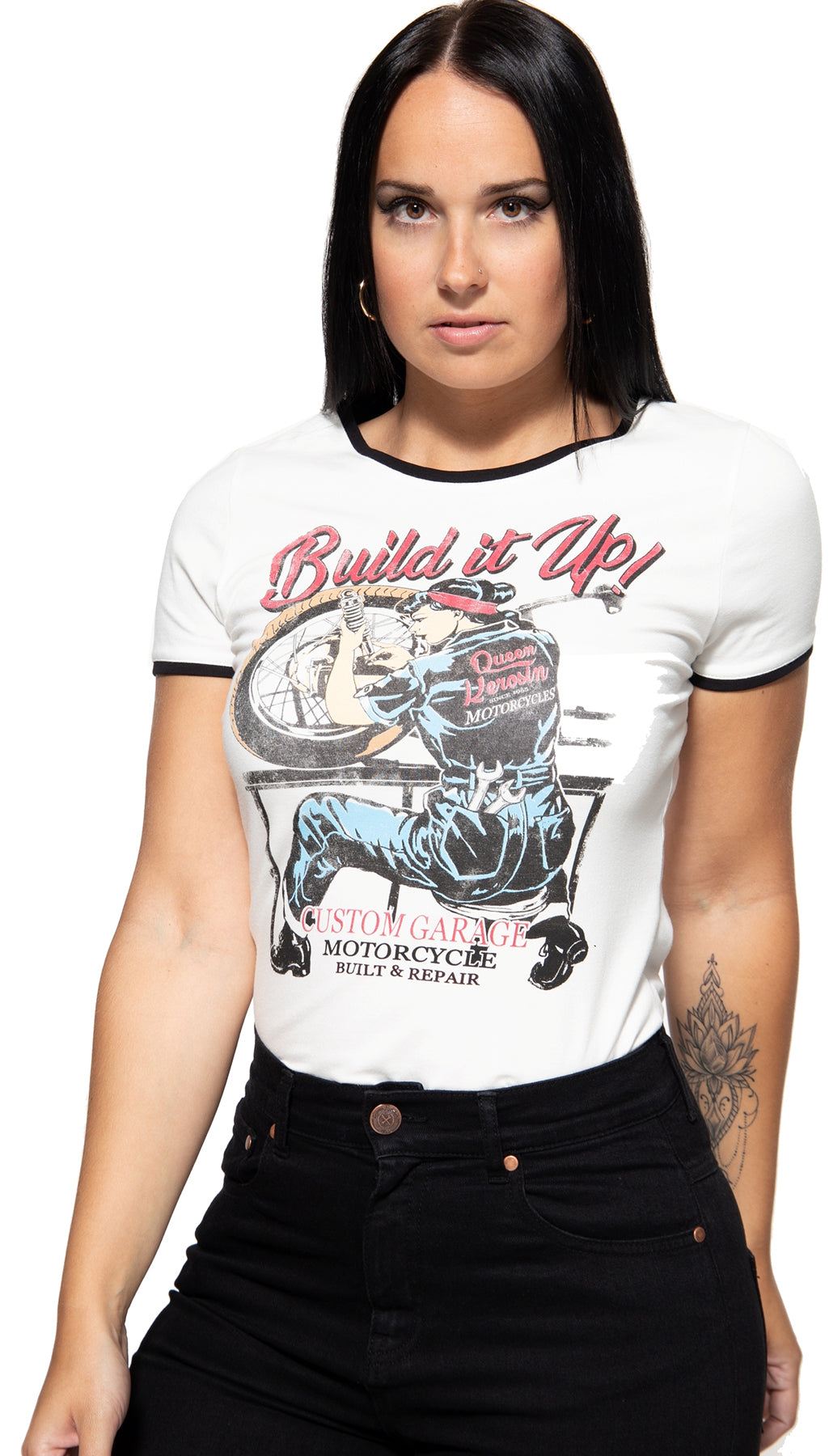 Queen_Kerosin_BUILT_IT_UP_Frontprint_Contrast_Retro_MOTIV_Kurzarm_T-SHIRT_Oberteil_-_Beige_killer_kirsche_1