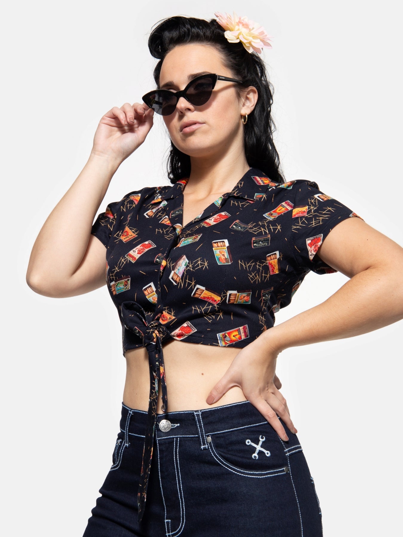 Queen_Kerosin_Matchbox_Retro_50s_Kurzarm_TIE_BLOUSE_Knotenbuse_SHIRT_killer_kirsche_7He85aHCNwCYg7