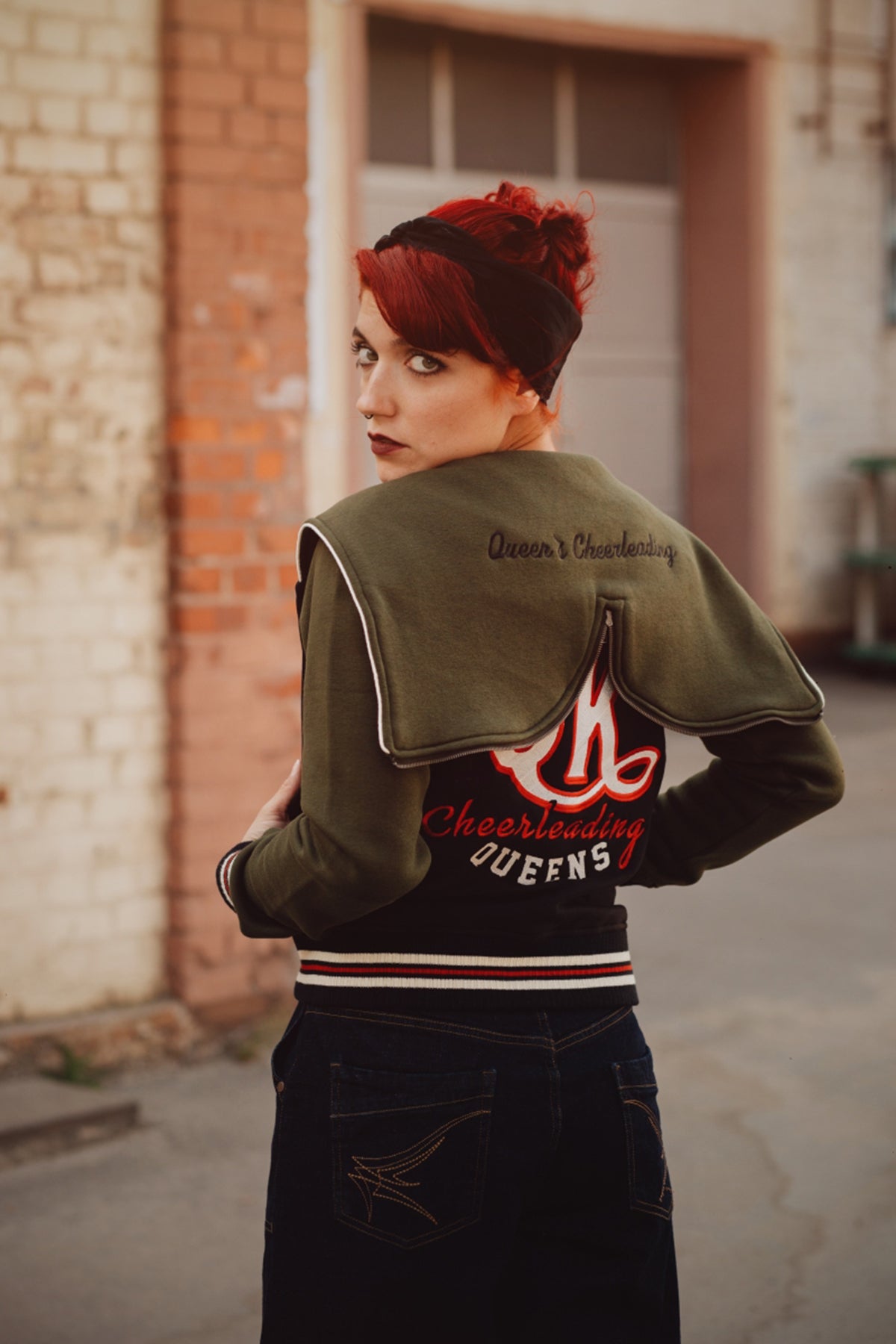 Queen_Kerosin_QK_WONDER_WOMAN_Embroidery_STICK_Baseball_COLLEGE_Kapuzenjacke_Killer_Kirsche-01