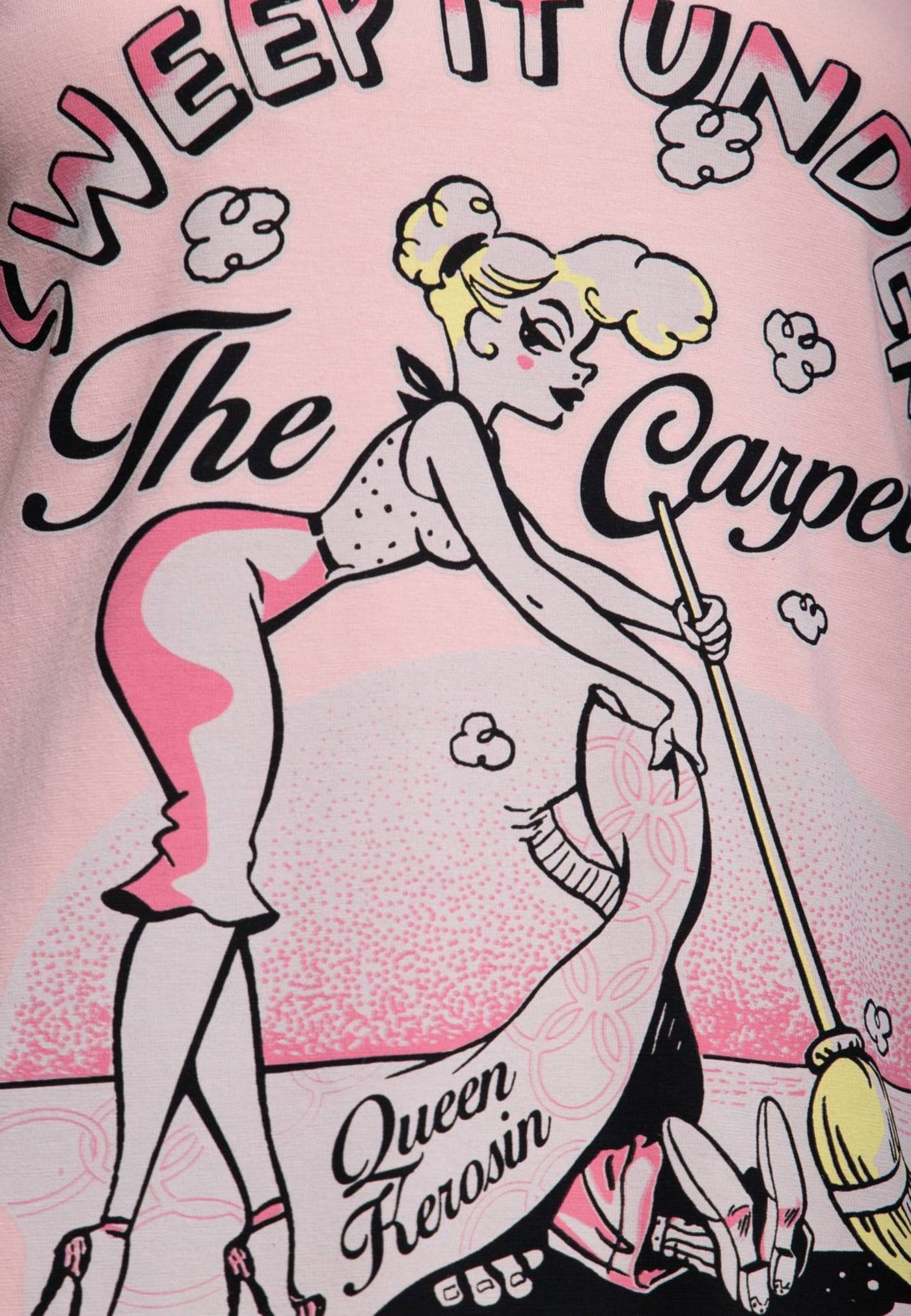 Queen_Kerosin_SWEEP_IT_UNDER__Retro_Pin_Up_MOTIV_V-Neck_Kurzarm_T-SHIRT_Oberteil_-_Peachskin-4sPrFZvfDEzZy0