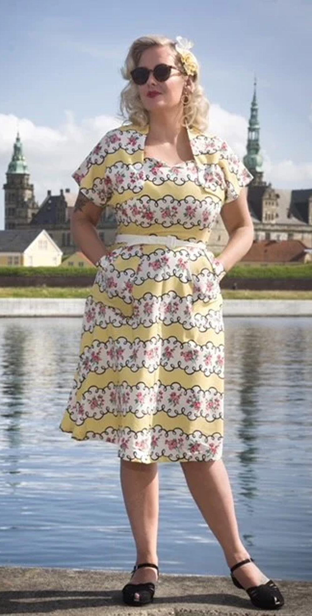 RocknRomance_AYDA_TRUE_VINTAGE_40s_Traeger_KLEID_mit_BOLERO_2-teiliges_Set_-_Daydream_Print-5