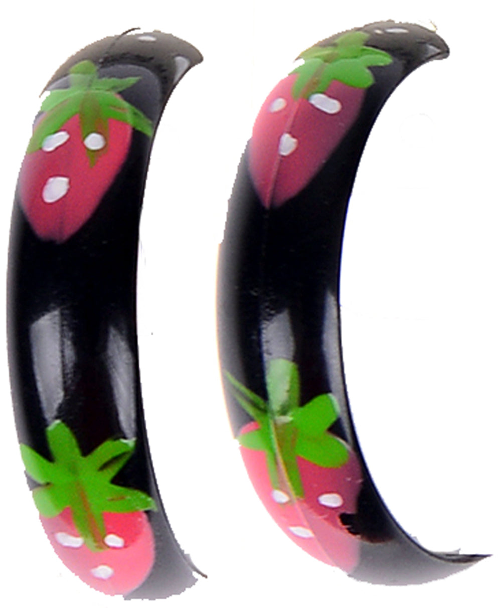 Suesse_STRAWBERRY_Erdbeeren_Ohrringe_schwarzbgJS6KKlKUB4v