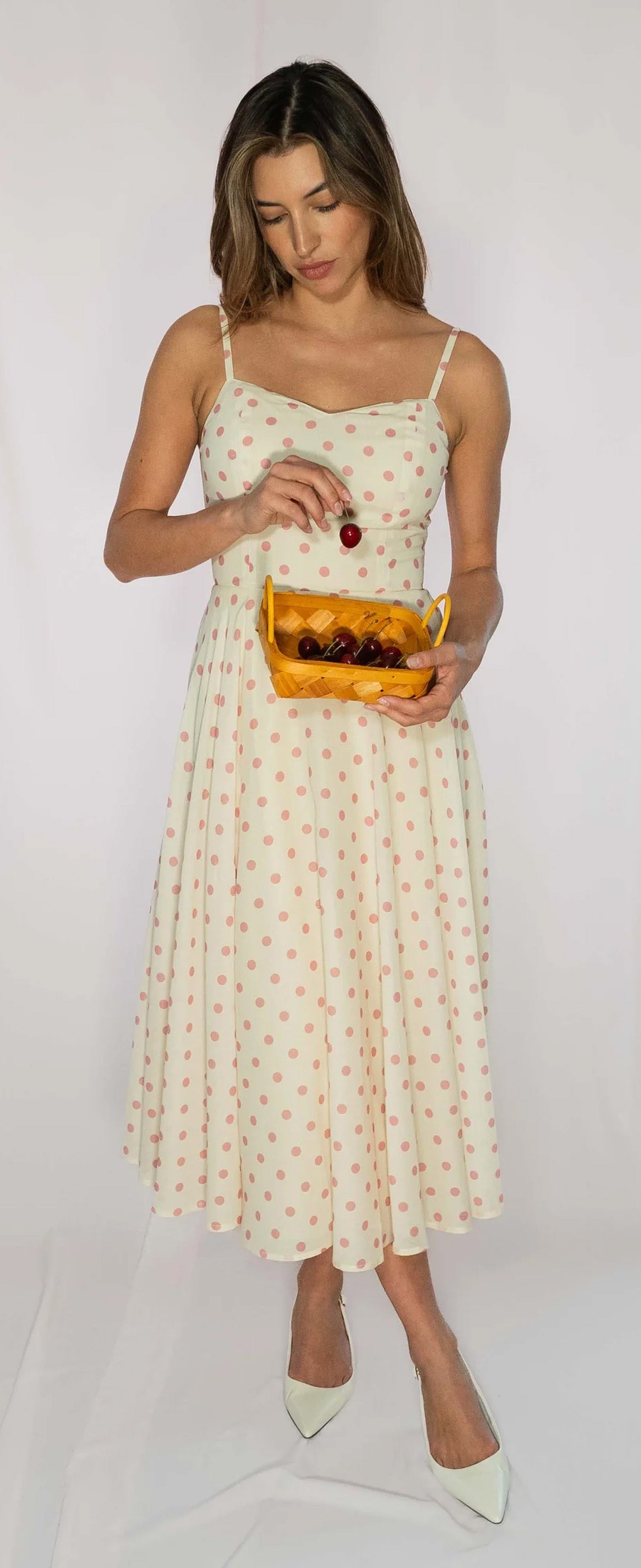 Timeless_FLORA_POLKA_DOT_Traeger_50s_Vintage_Punkte_Chiffon_SWING_DRESS_Kleid_-_Helles_Beige-0tCUMh5lYEMXff