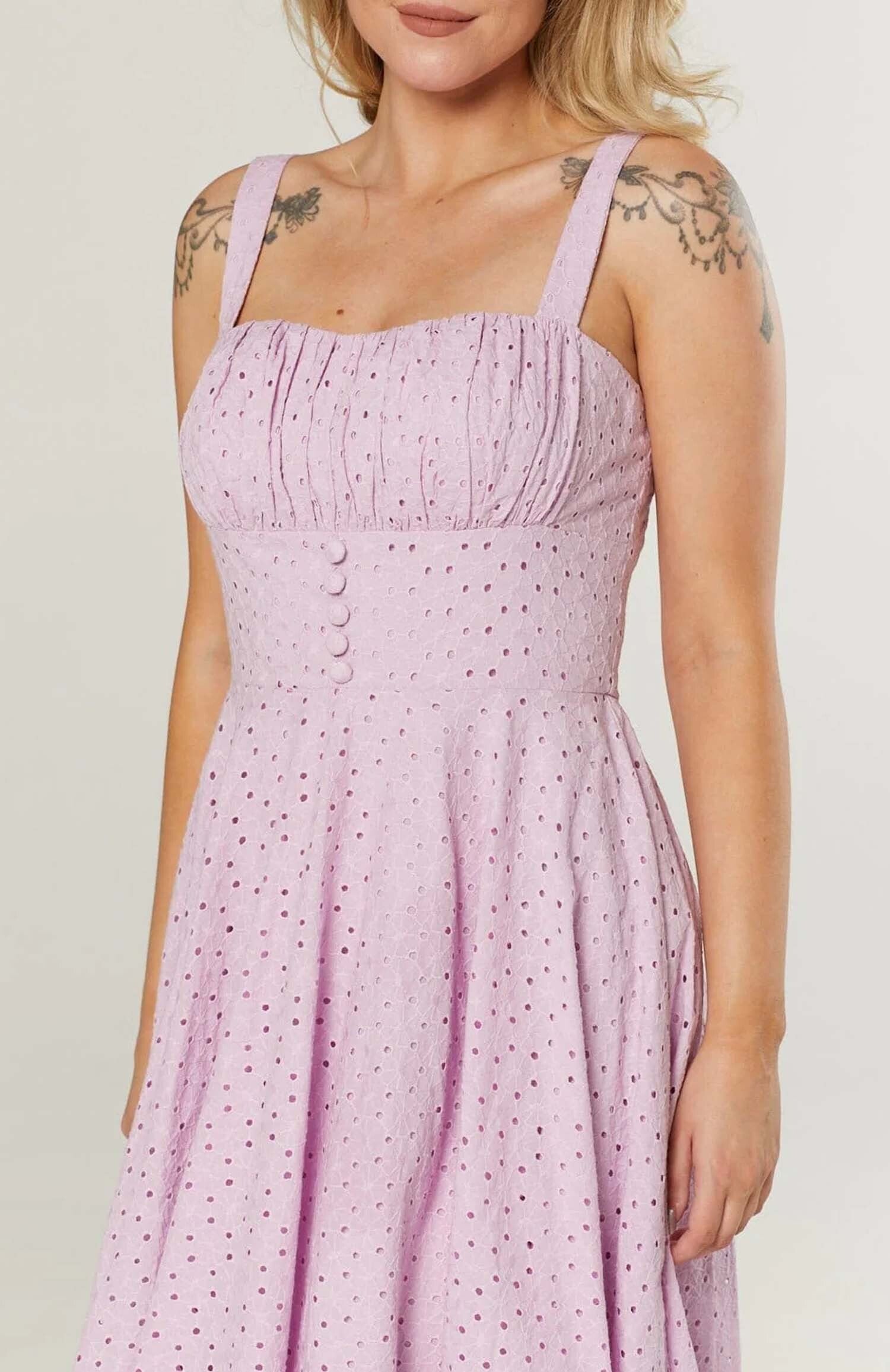 Timeless_VALERIE_BRODERIE_ANGLAIS_Traeger_50s_Lochmuster_SWING_DRESS_Kleid_-_Flieder-25HqoXkcDoot0I