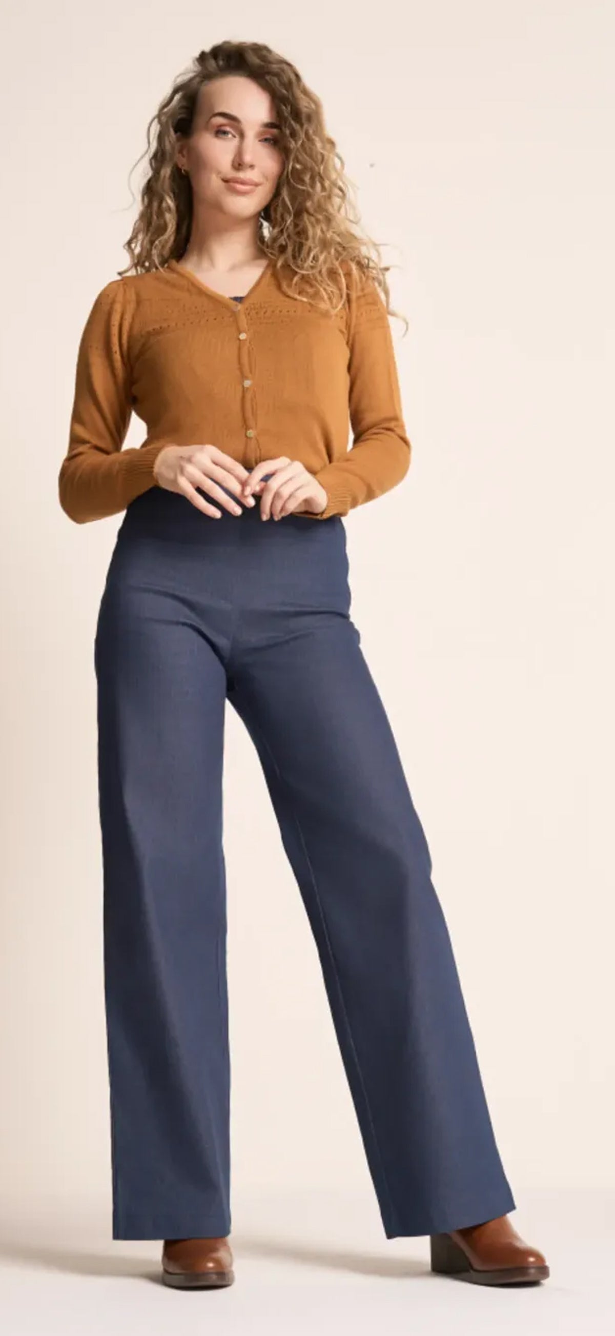 Very_Cherry_LUCIA_VINTAGE_Lochmuster_V-Neck_CARDIGAN_Strickjacke_-_Cognac-1