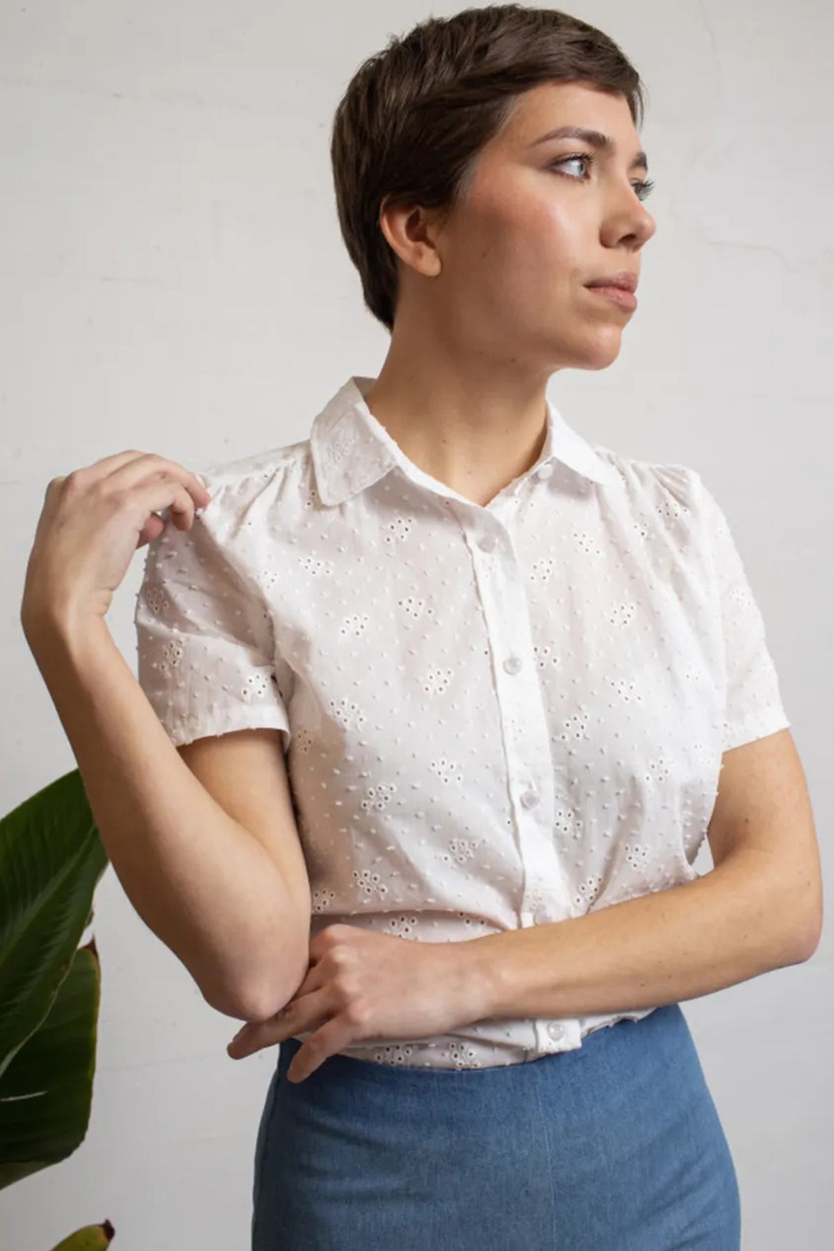 Very_Cherry_MONTMARTRE_BRODERY_ECRU_Retro_FLORAL_Lochmuster_Kurzarm_BLUSE_-_weiss_killer_kirsche_1