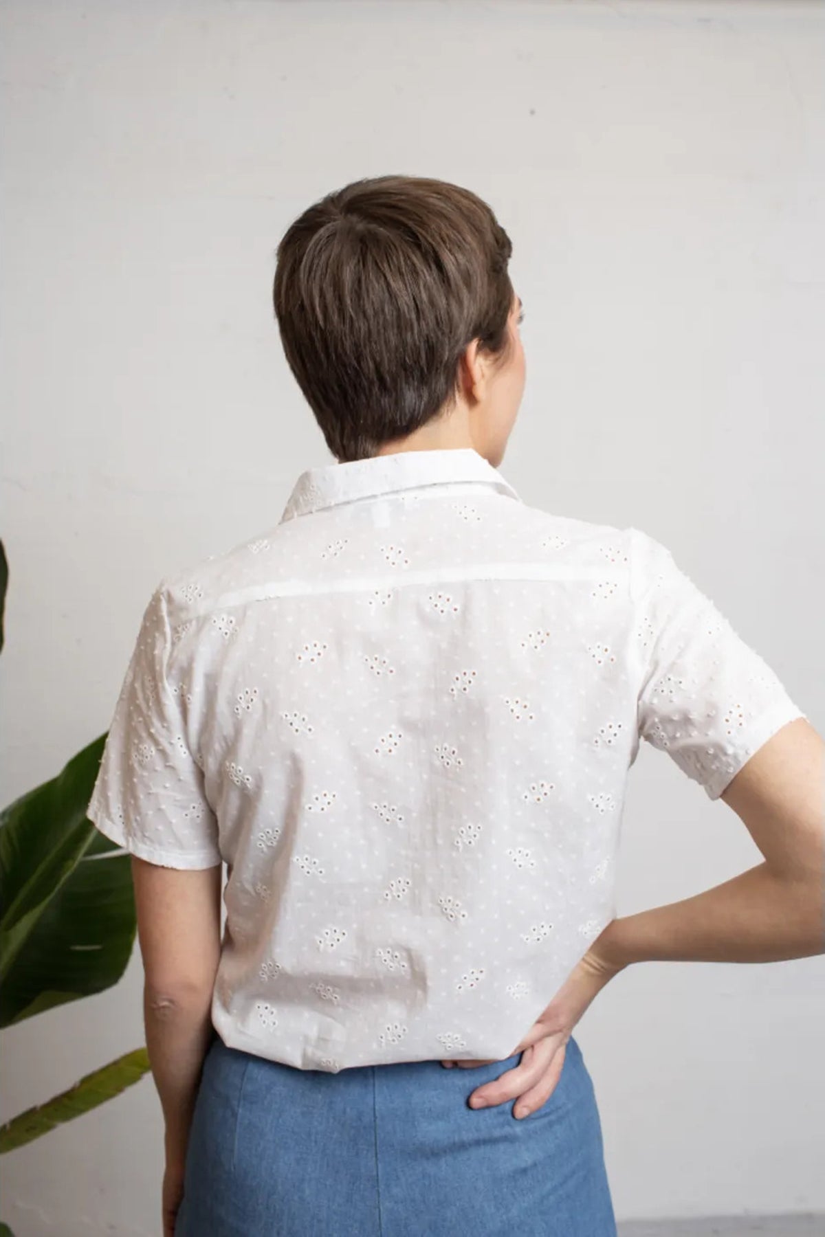 Very_Cherry_MONTMARTRE_BRODERY_ECRU_Retro_FLORAL_Lochmuster_Kurzarm_BLUSE_-_weiss_killer_kirsche_3
