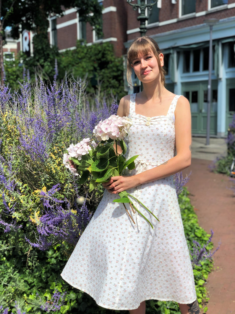 Very_Cherry_SUNNY_DRESS_Vintage_FLORAL_Blumen_DOTS_Traeger_SWING_Kleid_killer_kirsche_2