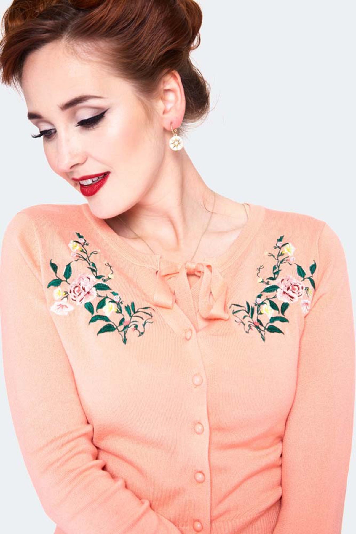 Voodoo_Vixen_Floral_emb_tie_neck_50s_Kurzarm_CARDIGAN_Stickjacke_killer_kirsche_4