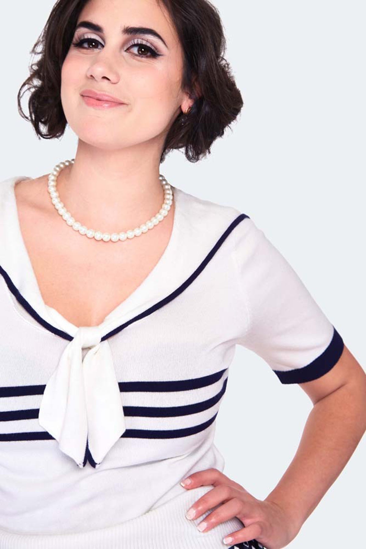 Voodoo_Vixen_Nautical_tri-stripe_front_bow_top_50s_BOW_Kurzarm_Plain_V-NECK_SHIRT_Oberteil_Weiss_killer_kirsche_2vfLcKGticdbpV