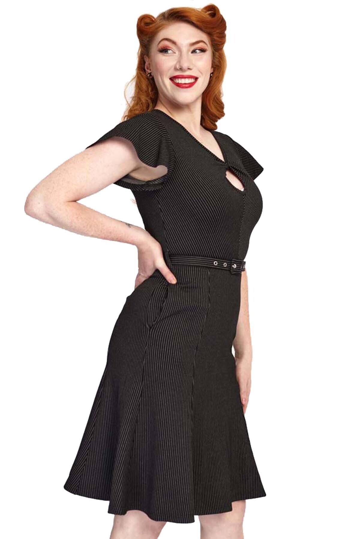 Voodoo_Vixen_PINSTRIPE_FLUTTER_Vintage_Cut-Out_Fluegelaermel_50s_A-Linie_Dress_KLEID_-_Schwarz-3