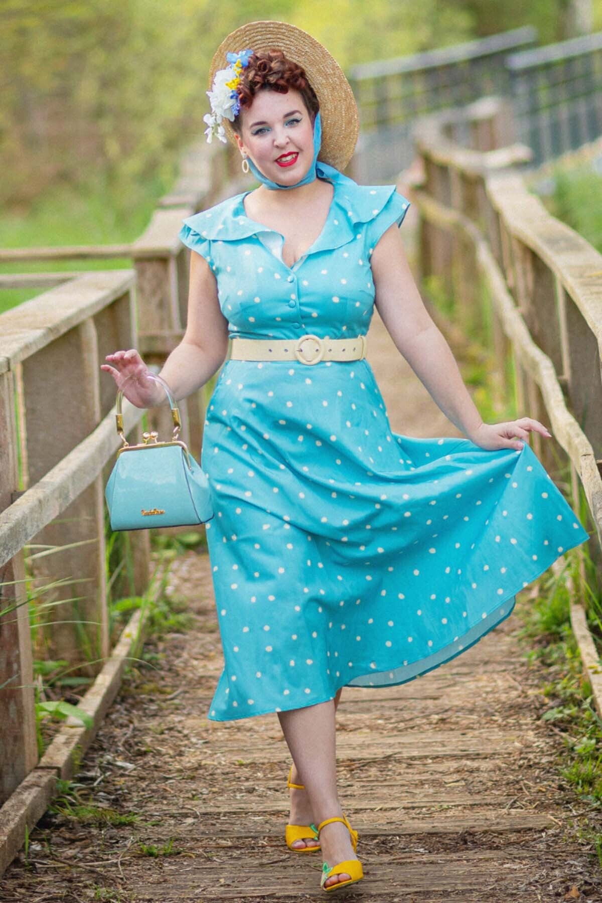 Voodoo_Vixen_POLKA_DOT_Vintage_PUNKTE_V-Neck_Ruffle_Collar_Flare_DRESS_Kleid_-_Himmelblau-6_Kopie