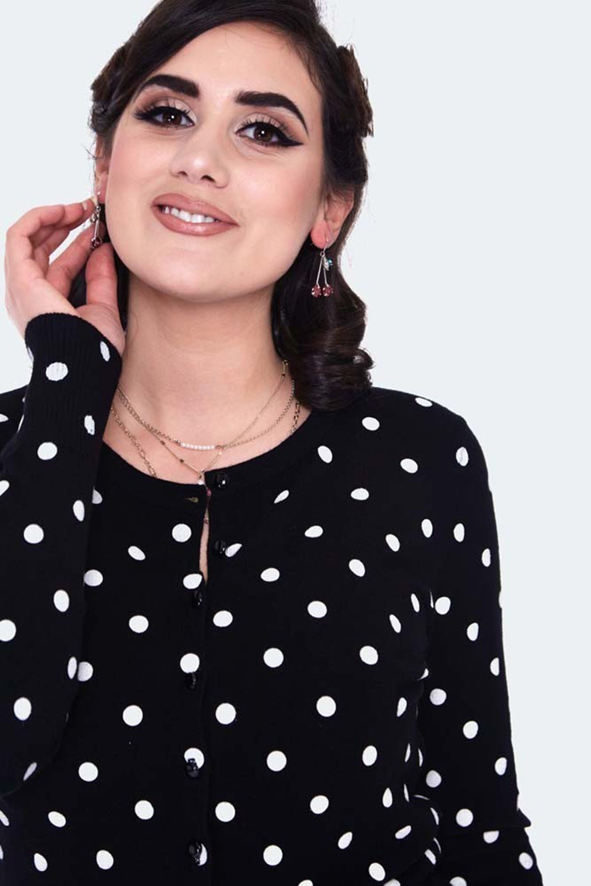 Voodoo_Vixen_Polka_DOTS_Punkte_Langarm_CARDIGAN_Stickjacke_-_Schwarz_killer_kirsche_3