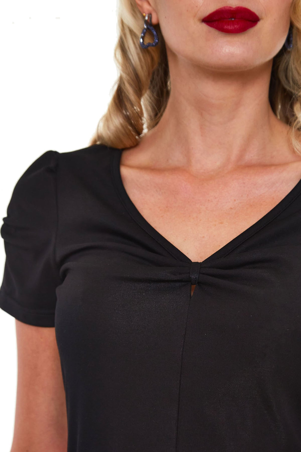 Voodoo_Vixen_RHIANNON_50s_BOW_Kurzarm_Plain_V-NECK_SHIRT_Oberteil_Schwarz_killer_kirsche_2
