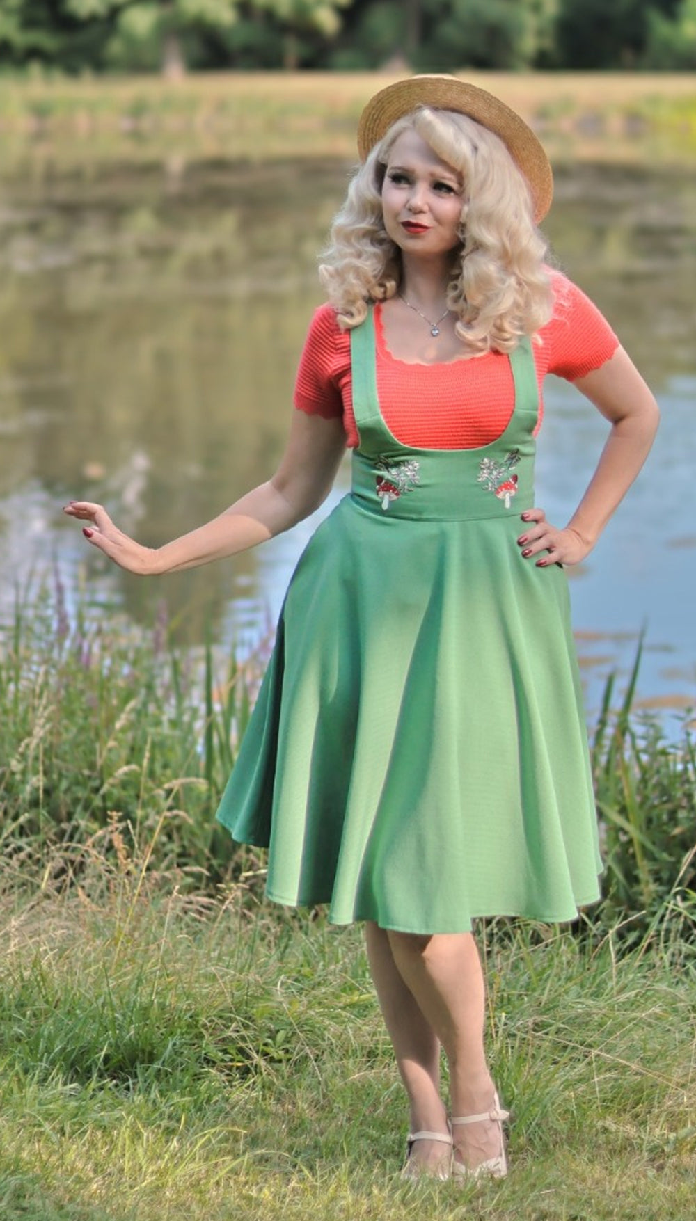 Voodoo_Vixen_WOODLAND_SUSPENDER_50s_High_Waist_Mushroom_SWING_SKIRT_Tellerrock_mit_Traegern_-_Salbeigruen-6